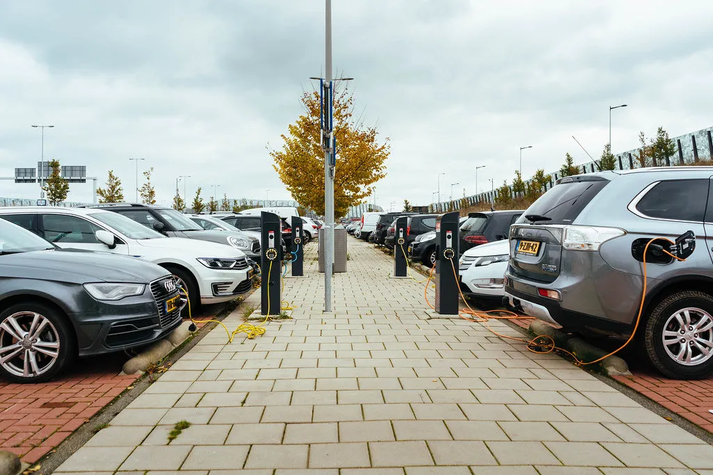 Dynamic load balancing in EV charging